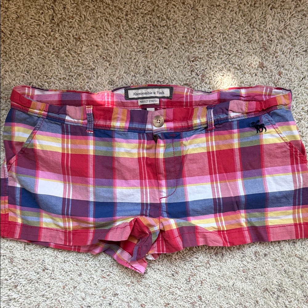 Circa 2005 Abercrombie & Fitch Women's Plaid Shorts - Red and Blue